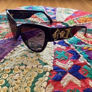 NW Versace sunglasses 🕶💜💛⭐️